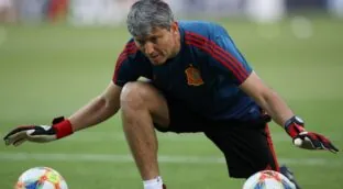 M. Ángel España, responsable de porteros de la selección: «Hay que analizar a los lanzadores»