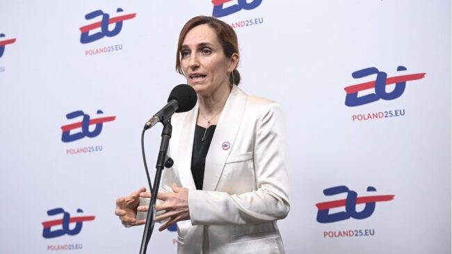 Mónica García apuesta por la «transición» de Muface a la sanidad pública