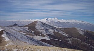 Un español muerto y siete heridos tras un alud en la montaña más alta de Armenia