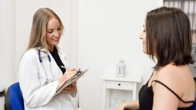 Ozempic ayuda a adelgazar pero podría acelerar la pérdida de pelo, según un estudio