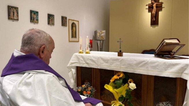 El Papa asegura que la guerra «parece aún más absurda» ahora y pide «desarmar la Tierra»