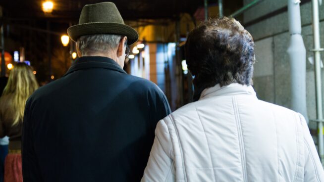 Los expertos auguran una subida de las cotizaciones o recortes de las pensiones