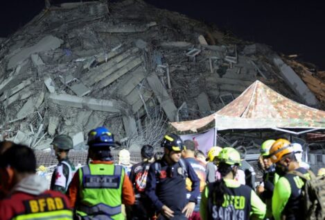 Tres muertos en Tailandia por el derrumbe de un edificio tras el terremoto de 7,7 en Birmania