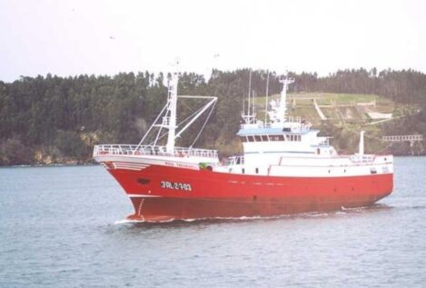 Los 19 marineros españoles rescatados en el Pacífico Sur están a la espera de ser recogidos