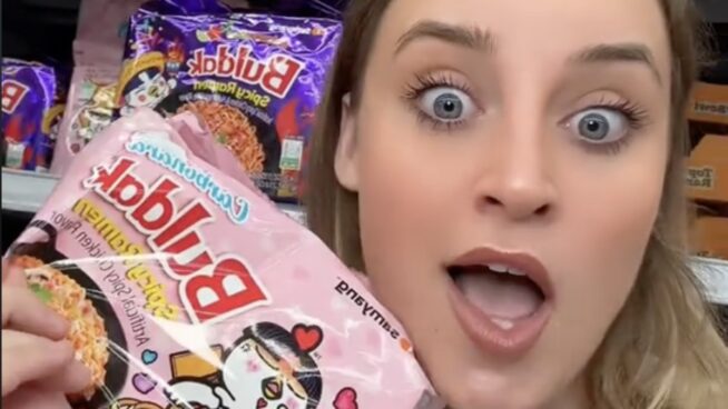Una española enseña en TikTok los productos más raros de EEUU y sorprende a todos