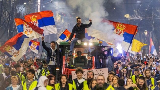 Qué son las armas sónicas que Serbia podría haber usado contra miles de manifestantes