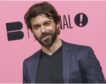 Quién es el actor Alberto Amarilla: protagonista en 'La moderna', todas sus series y su novia