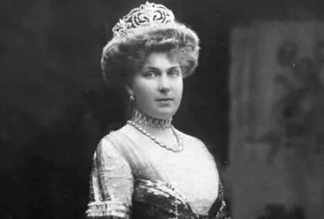 Victoria Eugenia, una reina humillada por las infidelidades que no conectó con los españoles