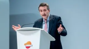 Repsol deja de exportar petróleo venezolano a España tras el veto de Trump