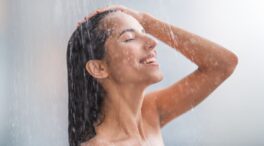 No te duches con agua caliente: una experta explica los riesgos para tu piel