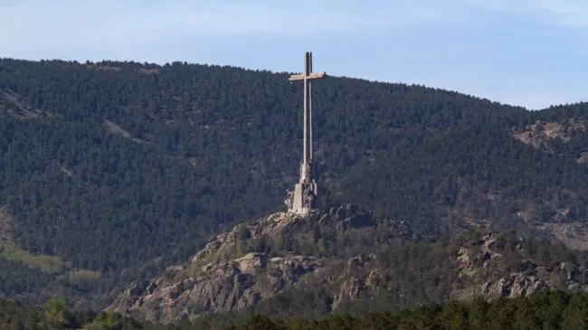 Rumanía pide proteger el Valle de los Caídos: Sánchez quiere «borrar la memoria cristiana»