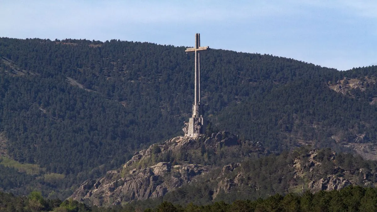 El Gobierno acuerda con el Vaticano resignificar el Valle de los Caídos sin expulsar a los monjes