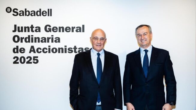 El Sabadell mete presión al Gobierno para que aclare ya si vetará la fusión con BBVA tras la opa