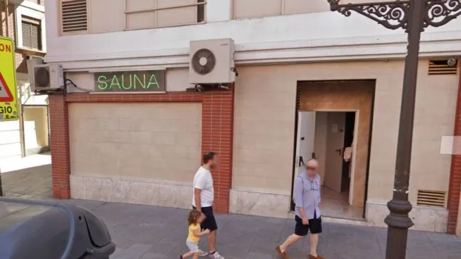 Los audios de Villarejo revelan cámaras espía y micros en las saunas del suegro de Sánchez