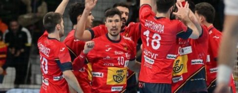 La selección española de balonmano se la devuelve a Serbia y recupera el liderato