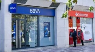 Santander y BBVA dejan de perder dinero con los inmuebles que se quedaron por impagos