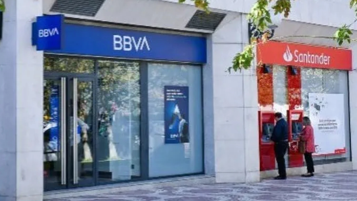 Santander y BBVA dejan de perder dinero con los inmuebles que se quedaron por impagos