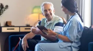 Un grupo de médicos pide terapias digitales en la sanidad pública para bajar las listas de espera