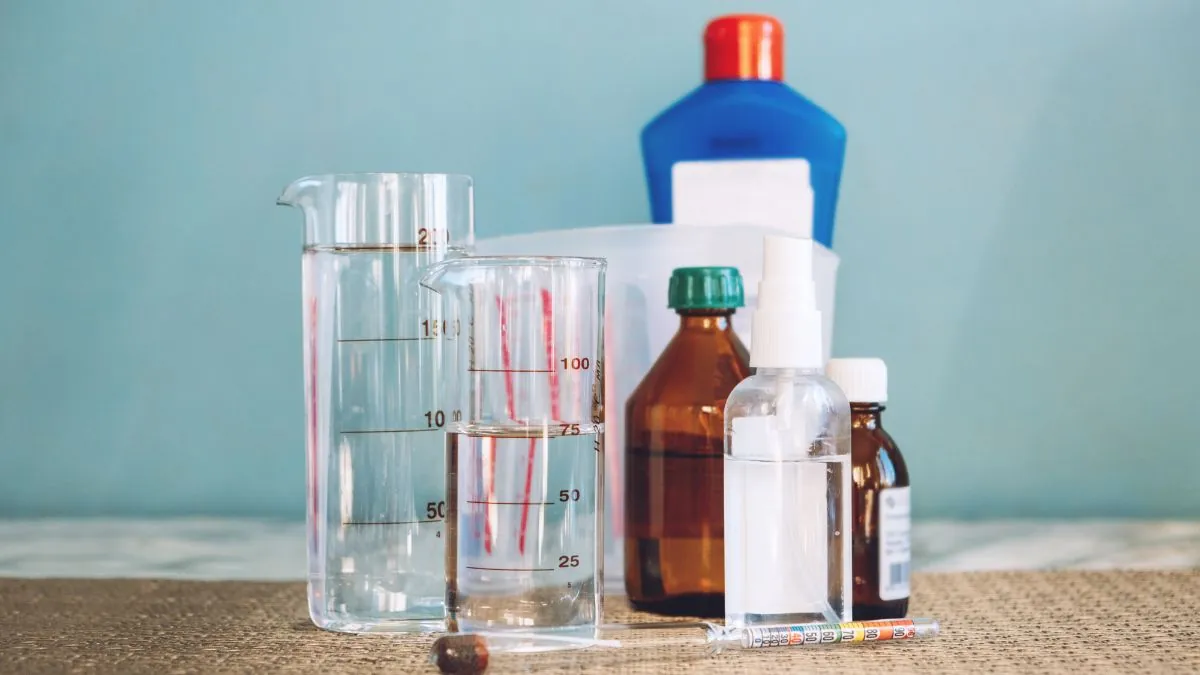 El truco definitivo para quitar manchas difíciles de la ropa con agua oxigenada