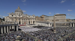 El último adiós al padre Jorge