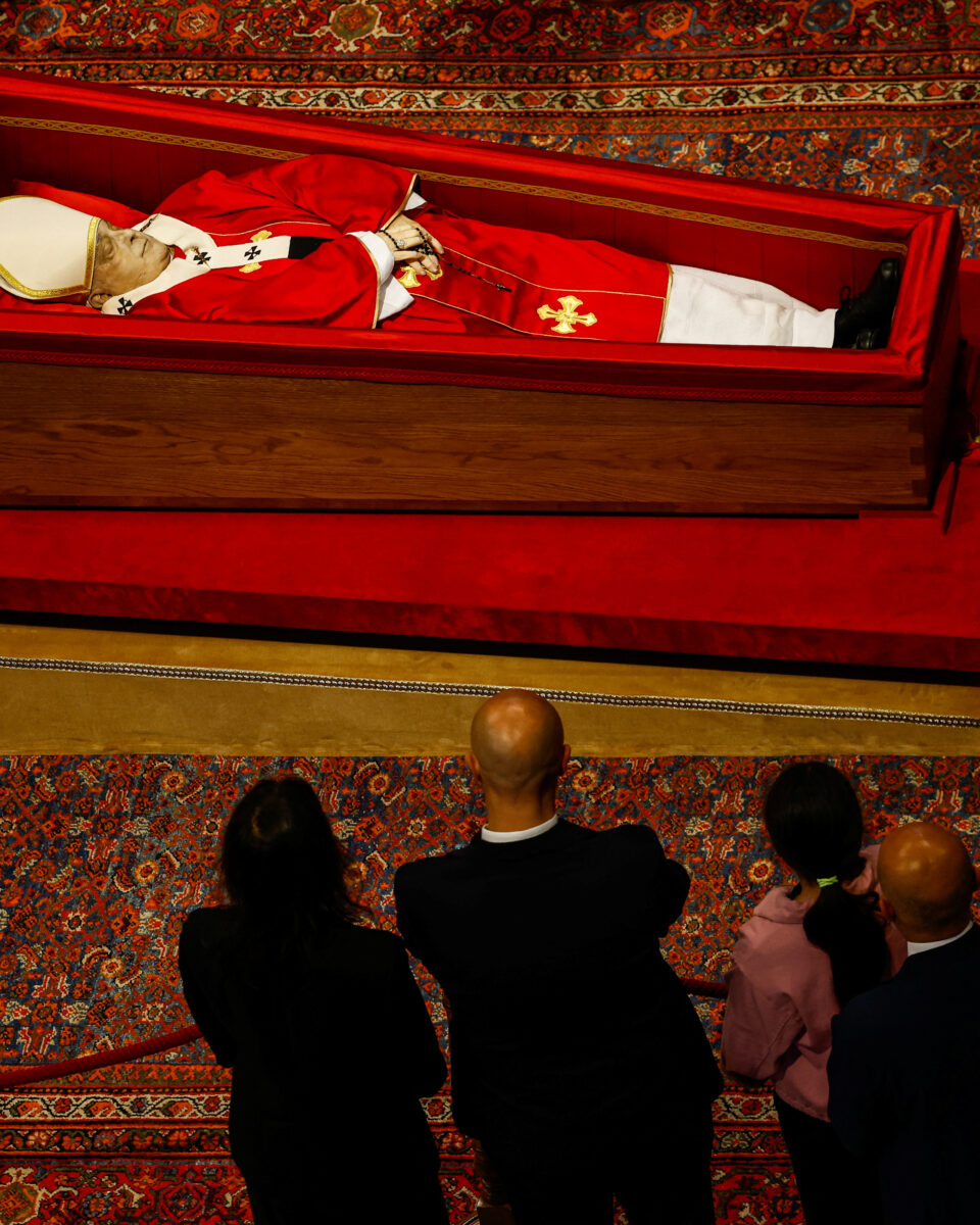 Primeras imágenes de la tumba del papa Francisco en Santa María la Mayor