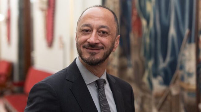 Un vicepresidente del Congreso se pasa «por el arco del triunfo» las acusaciones de prevaricar