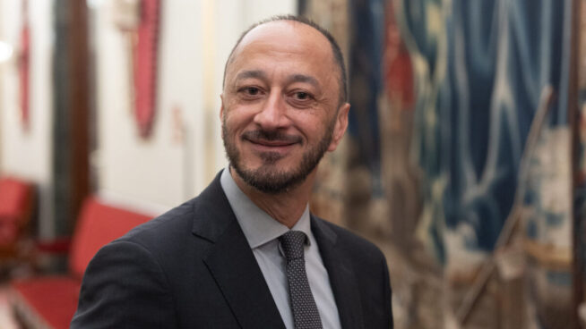 Un vicepresidente del Congreso se pasa «por el arco del triunfo» las acusaciones de prevaricar