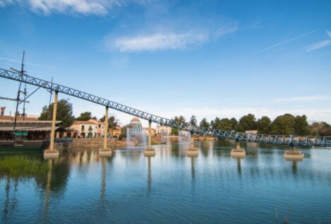 Cientos de trabajadores  de PortAventura paralizan el parque en una huelga histórica