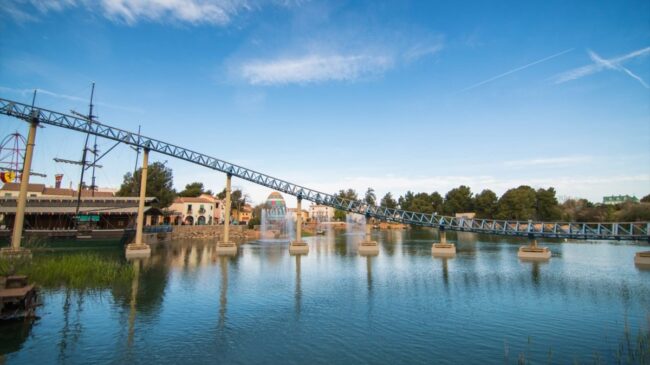 Cientos de trabajadores  de PortAventura paralizan el parque en una huelga histórica