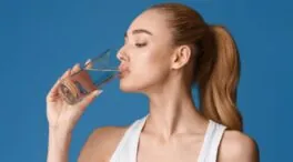 Conrado, doctor: «Beber dos litros de agua al día no siempre es recomendable; depende del sexo de la persona»