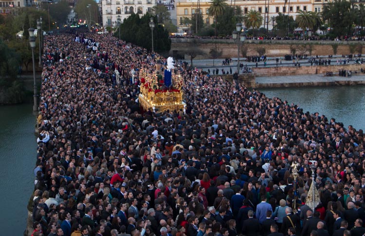 Procesiones en Sevilla: (EP)