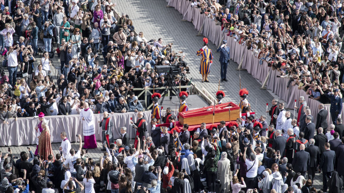«Venimos aquí para decir adiós al Papa de los pobres, un revolucionario que cambió la Iglesia»