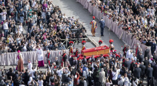 «Venimos aquí para decir adiós al Papa de los pobres, un revolucionario que cambió la Iglesia»