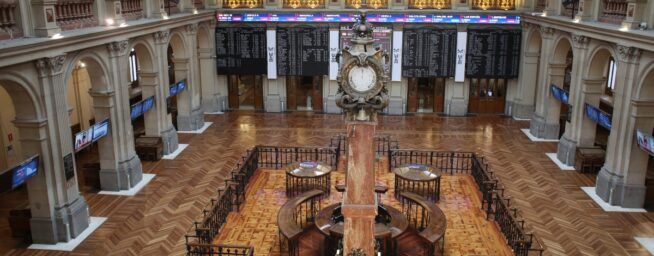 El Ibex 35 sube el 0,96 % y supera los 14.000 puntos por primera vez en diecisiete años