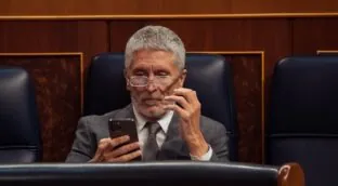 Una agresión con botellas contra dos agentes agrava la tensión por los ataques a la Policía