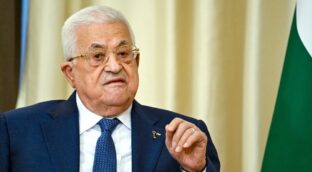 Abbas pide a Hamás liberar a los rehenes y no dar «pretextos» a Israel para sus «crímenes»