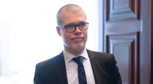 El Gobierno promete a Junts que Cataluña reciba el 25% de las ayudas por los aranceles