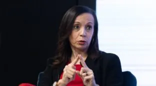 La presidenta de Redeia cobra el doble que su homólogo en Italia y un 37% más que el francés