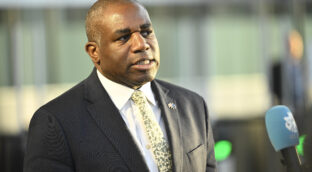 Londres denuncia la «inaceptable» detención de dos parlamentarios británicos en Israel