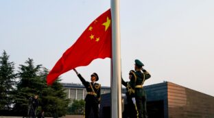 Los soldados chinos detenidos por Ucrania al luchar para Rusia dicen haber sido engañados