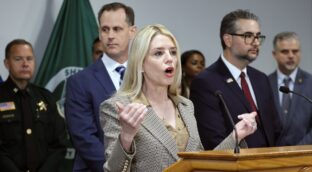 La fiscal general de EEUU afirma que el hombre deportado por error «no regresará» al país