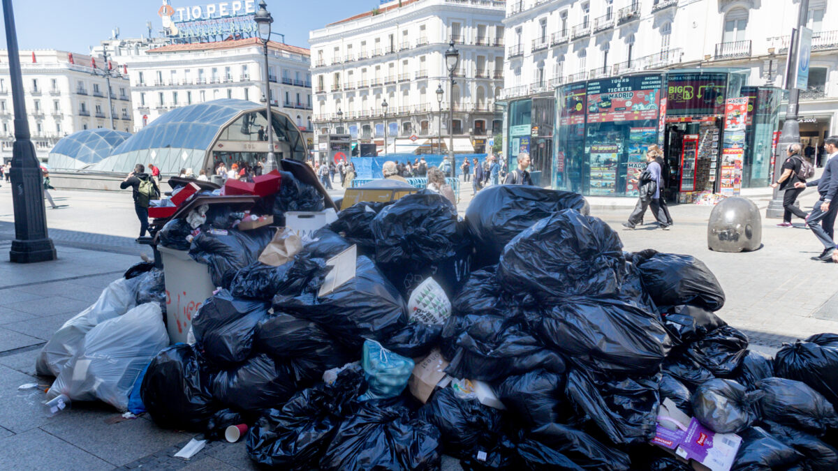 Preacuerdo entre sindicatos y concesionarias para poner fin a la huelga de basuras en Madrid