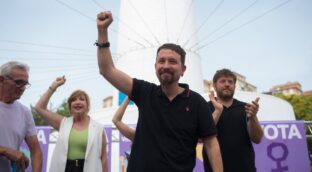 El gran negocio del mecenazgo: Iglesias levanta 785.000 euros para su televisión y un nuevo bar