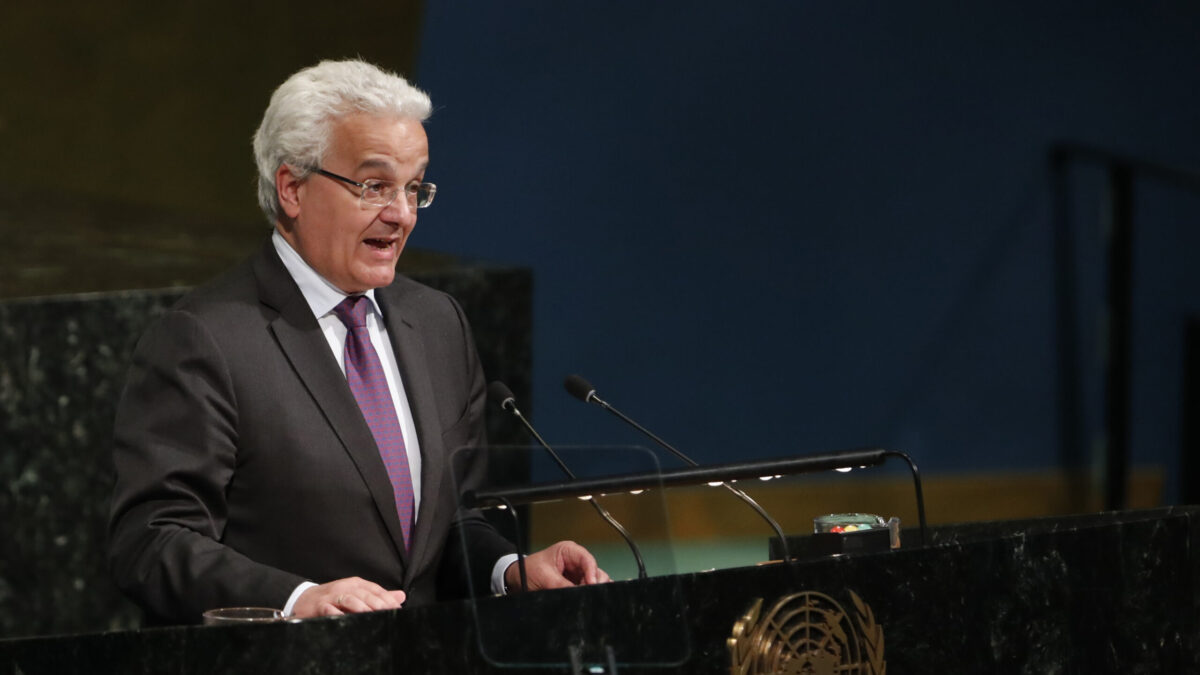 Feijóo incorpora al Comité de Dirección del PP a Ildefonso Castro, su secretario de Exteriores