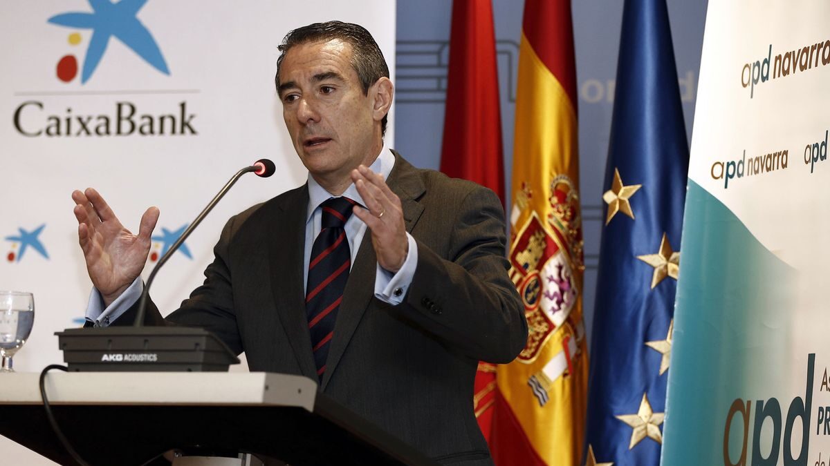 Pablo Casado ficha para su firma de inversión y asesoramiento al exnúmero tres de Caixabank