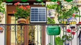 Cuida de tu jardín fácilmente con los kit de riego por goteo automático con panel solar
