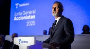 Telefónica abre la puerta a participar en fusiones y compras dentro de España