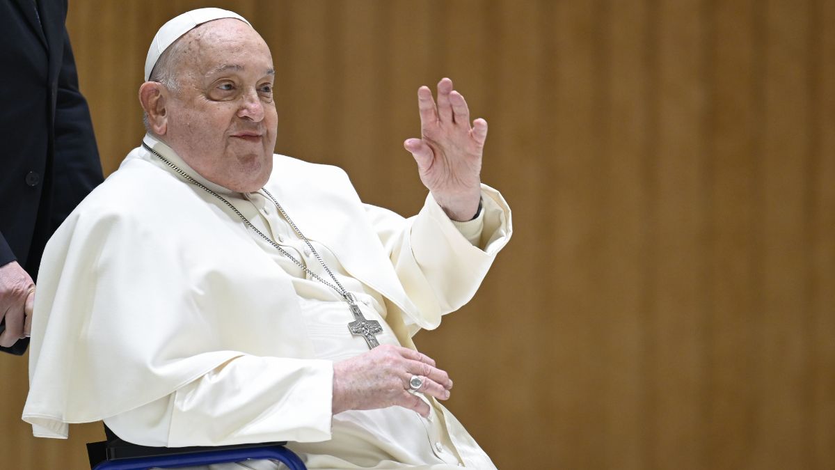 El Papa acude por sorpresa a Santa María la Mayor para rezar antes de la Semana Santa
