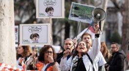 Médicos de toda España protestan contra Mónica García: «Somos médicos, no esclavos»