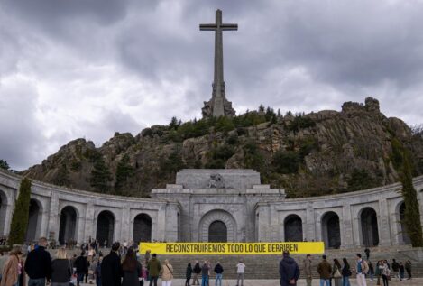 La organización juvenil Revuelta protesta en Cuelgamuros contra la «resignificación»